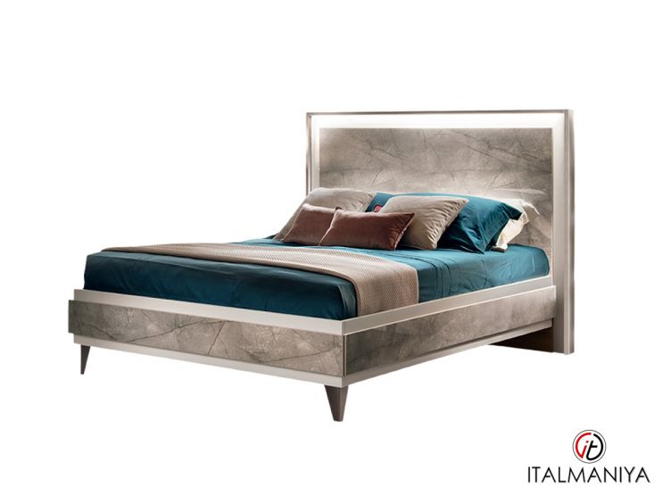 Фото 1 - Кровать Adora Ambra 200x200 Art. 40 фабрики Arredoclassic (производство Италия) из массива дерева в современном стиле