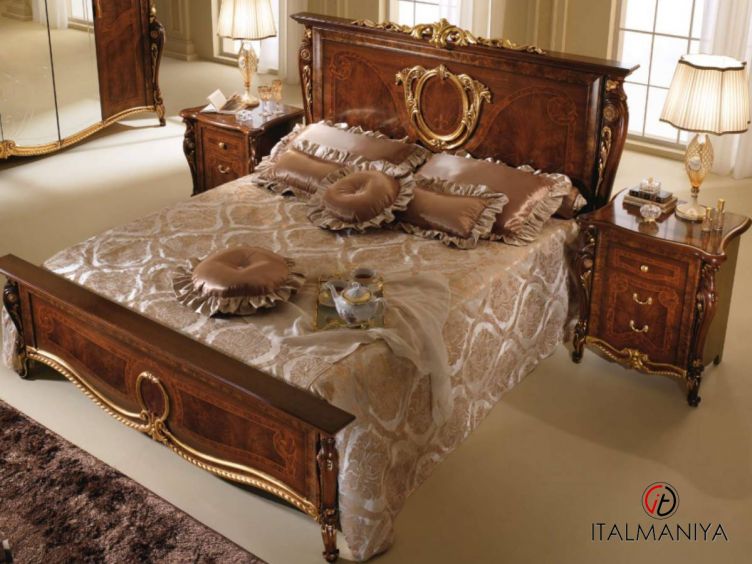 Фото 1 - Кровать Donatello фабрики Arredoclassic (производство Италия) из массива дерева в классическом стиле