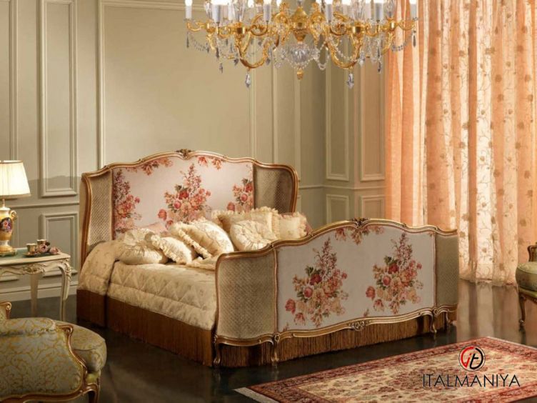Фото 1 - Кровать La vie en rose фабрики Bedding из массива дерева в обивке из ткани в стиле прованс