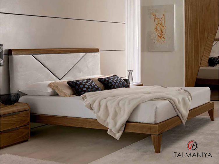 Фото 1 - Кровать Butterfly фабрики Benedetti из массива дерева в современном стиле