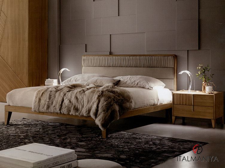Фото 1 - Кровать Linea фабрики Benedetti из массива дерева в современном стиле