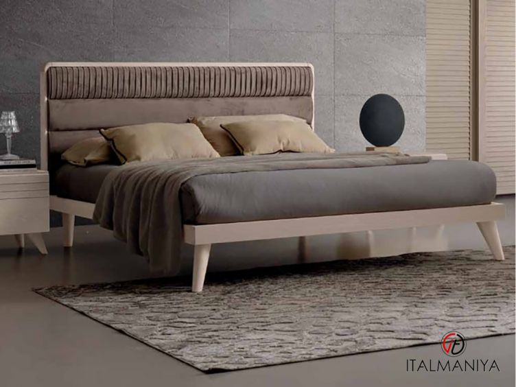 Фото 1 - Кровать Versilia фабрики Benedetti из массива дерева в современном стиле
