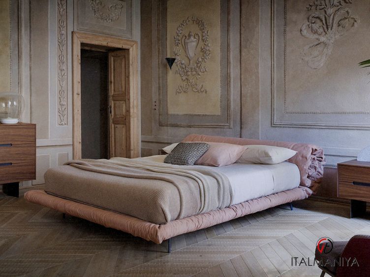 Фото 1 - Кровать Blanket фабрики Bonaldo из металла в современном стиле