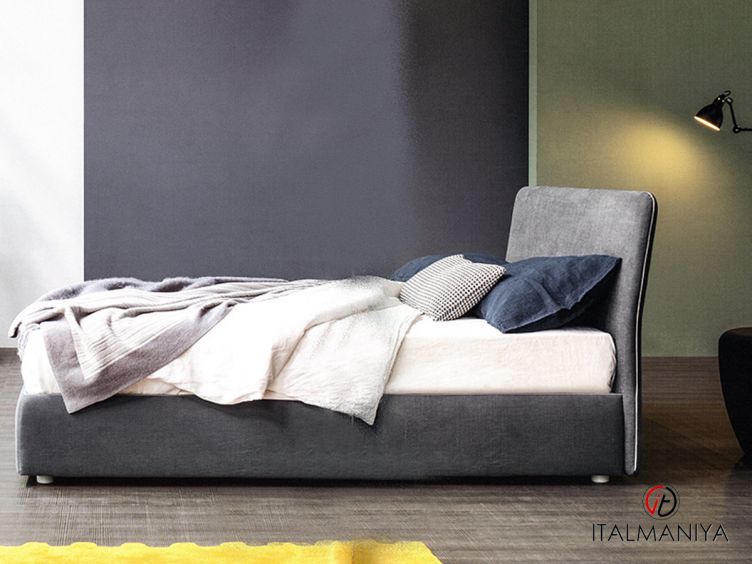 Фото 1 - Кровать Tonight фабрики Bonaldo из массива дерева в современном стиле