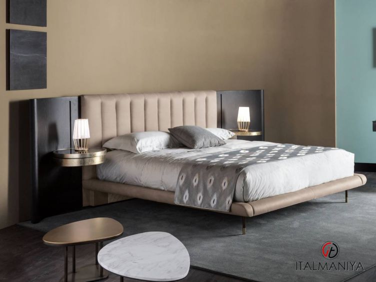 Фото 1 - Кровать Mirage фабрики Cantori (производство Италия) из массива дерева в обивке из ткани и кожи в современном стиле
