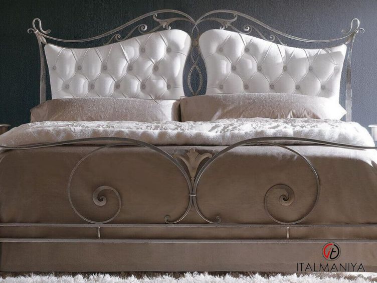 Фото 1 - Кровать Camelot фабрики Corte Zari из металла в обивке из ткани в стиле арт-деко