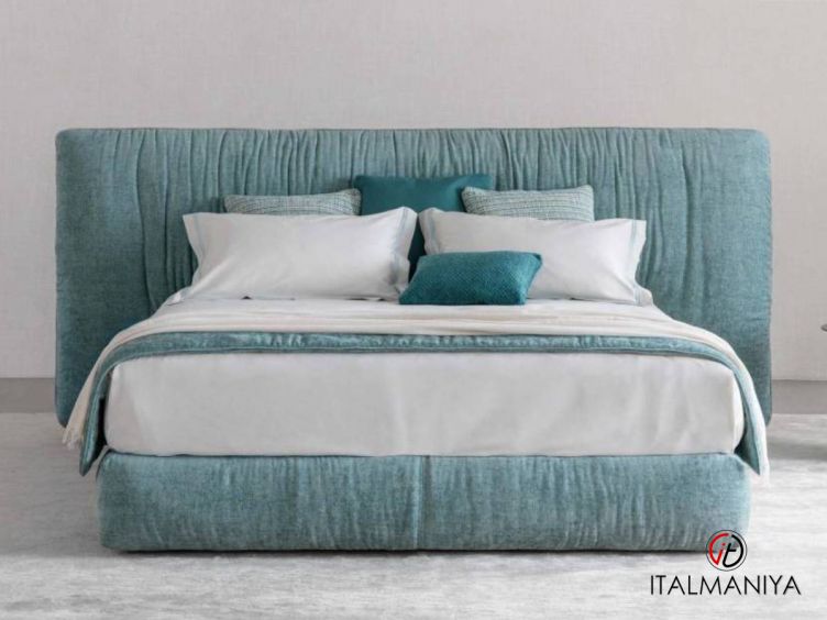Фото 1 - Кровать Layla фабрики Flou (производство Италия) из массива дерева в обивке из ткани в современном стиле