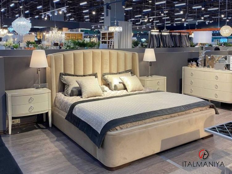 Фото 1 - Кровать Selection FB.BD.SLN.723 фабрики Fratelli Barri (производство Италия) из массива дерева в обивке из ткани в современном стиле