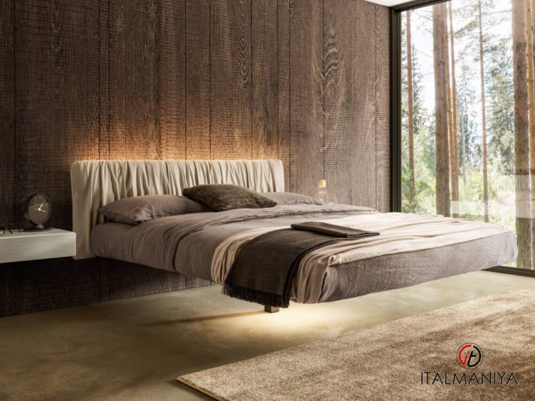 Фото 1 - Кровать Fluttua Replis фабрики Lago (производство Италия) из массива дерева в обивке из ткани в современном стиле
