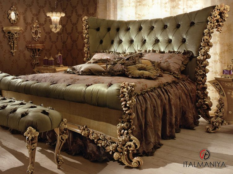Фото 1 - Кровать Bouquet фабрики Riva в классическом стиле из массива дерева