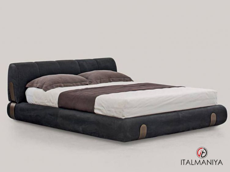 Фото 1 - Кровать Dune фабрики Shake (производство Италия) из массива дерева в обивке из ткани в современном стиле