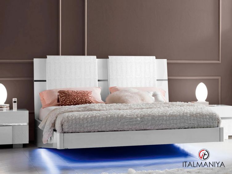 Фото 1 - Кровать Caprice фабрики Status (производство Италия) из МДФ белого цвета в современном стиле