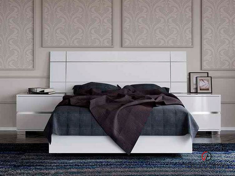 Фото 1 - Кровать Dream фабрики Status (производство Италия) из МДФ белого цвета в современном стиле