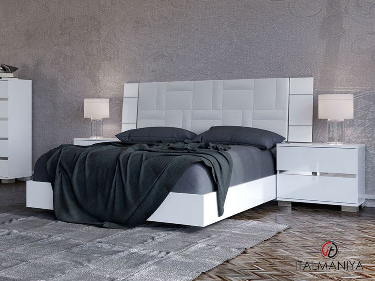 Фото 1 - Кровать Dream с мягким изголовьем фабрики Status (производство Италия) из МДФ в обивке из ткани белого цвета в современном стиле