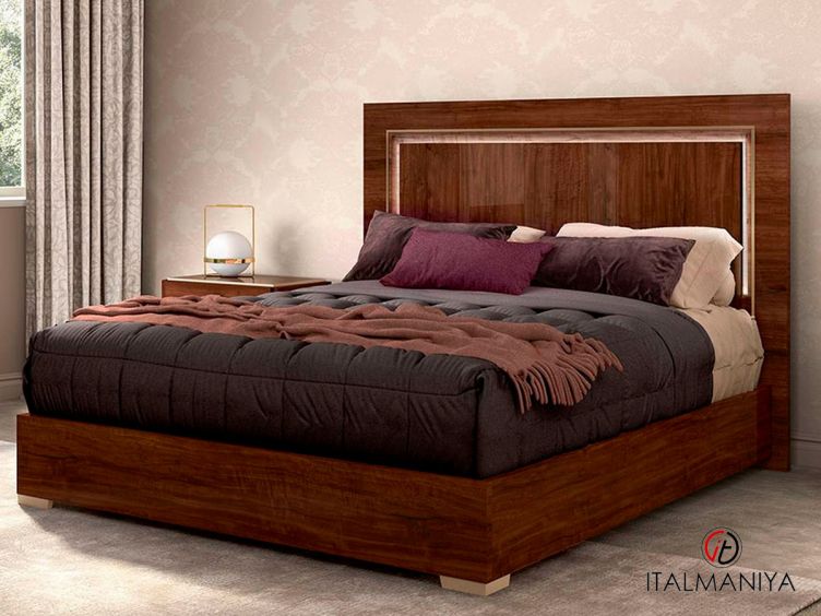 Фото 1 - Кровать Eva с жестким изголовьем фабрики Status (производство Италия) из МДФ цвета орехового дерева в современном стиле