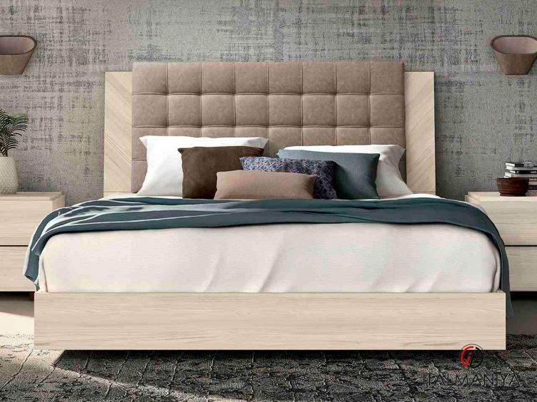 Фото 1 - Кровать Perla с мягким изголовьем фабрики Status (производство Италия) из МДФ в обивке из ткани в современном стиле