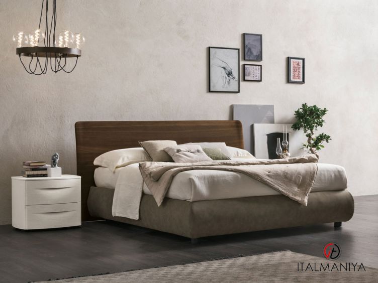Фото 1 - Кровать Prado фабрики Tomasella из МДФ в обивке из ткани и кожи в современном стиле