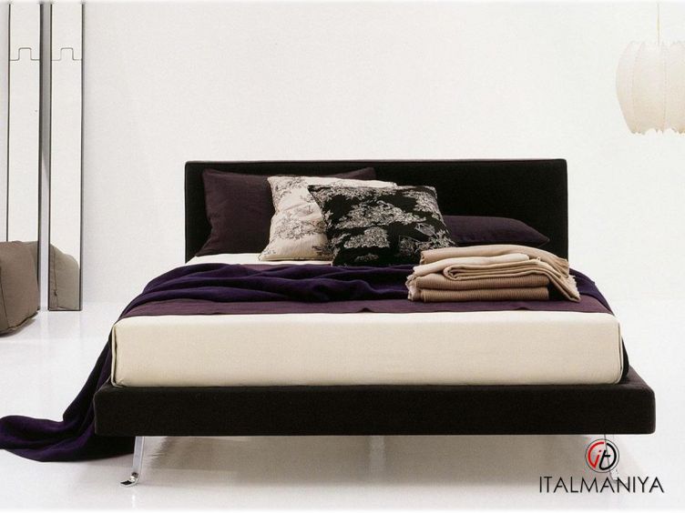 Фото 1 - Кровать Max фабрики Twils из металла в обивке из ткани в современном стиле