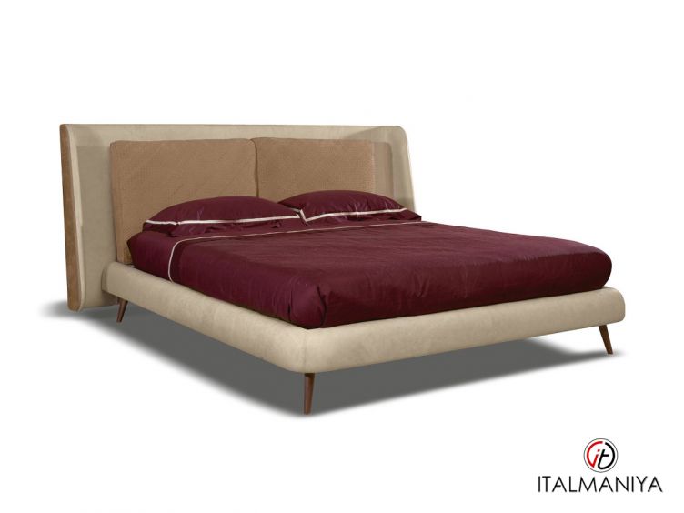 Фото 1 - Кровать Angelina фабрики Ulivi (производство Италия) из массива дерева в обивке из кожи серого цвета в современном стиле