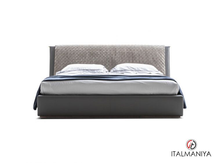 Фото 1 - Кровать Barnaby фабрики Ulivi (производство Италия) из массива дерева в обивке из ткани и кожи серого цвета в современном стиле