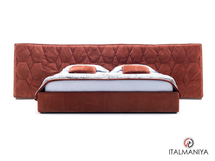 Фото 1 - Кровать Cesar Large фабрики Ulivi (производство Италия) из массива дерева в обивке из кожи в современном стиле