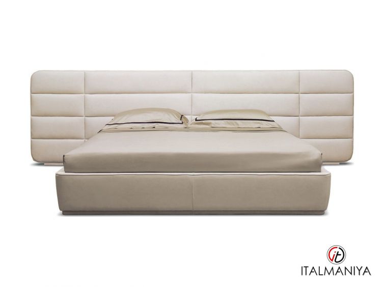 Фото 1 - Кровать Master фабрики Ulivi (производство Италия) из массива дерева в обивке из кожи серого цвета в современном стиле