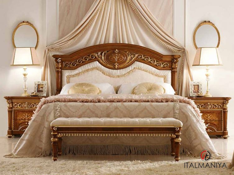 Фото 1 - Кровать Luigi XVI с мягким изголовьем фабрики Valderamobili из массива дерева в стиле барокко