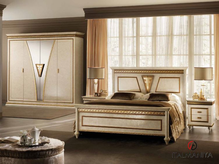 Фото 1 - Спальня Fantasia фабрики Arredoclassic из массива дерева в классическом стиле