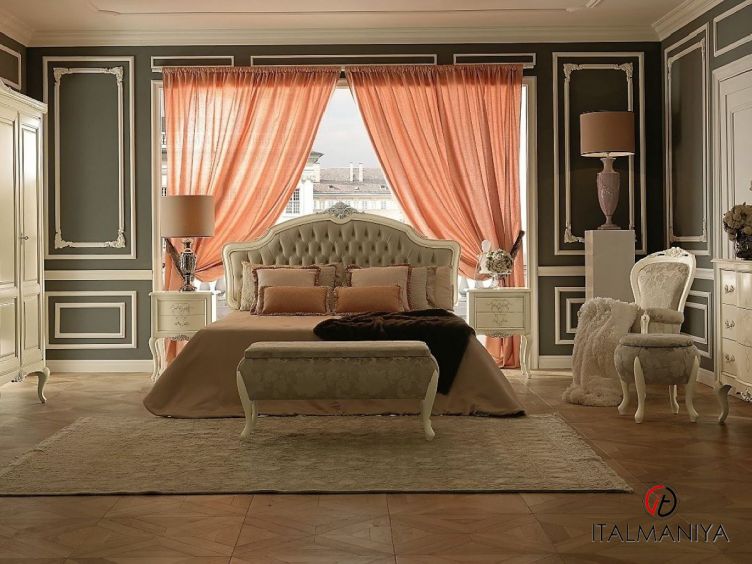 Фото 1 - Спальня Memorie Veneziane фабрики Giorgiocasa из массива дерева цвета слоновой кости в классическом стиле