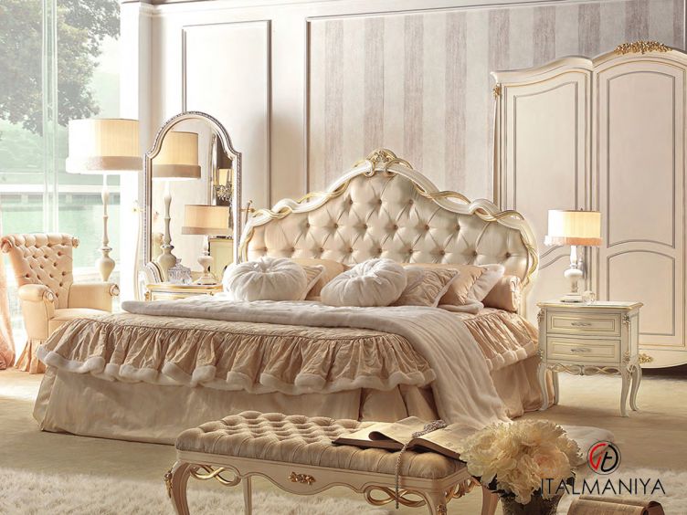 Фото 1 - Спальня Forever фабрики Signorini & Coco в классическом стиле из массива дерева