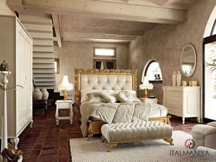 Фото 1 - Спальня Angelica 37 фабрики Volpi из массива дерева в классическом стиле
