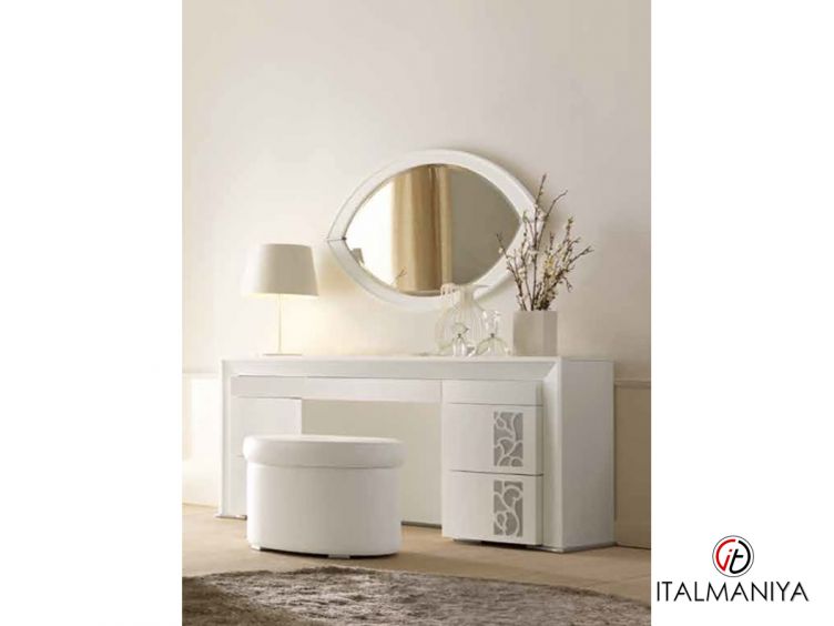Фото 1 - Туалетный столик Mylife фабрики Signorini & Coco из массива дерева в классическом стиле
