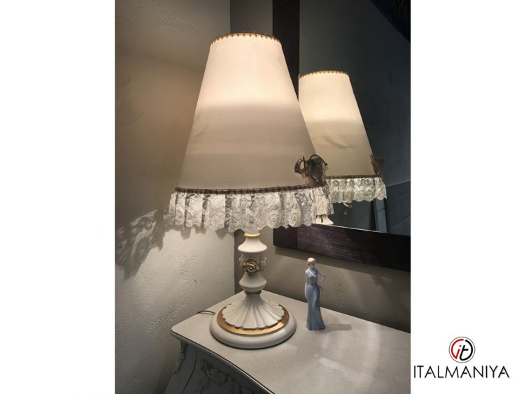 Фото 1 - Настольная лампа АМ/В фабрики Antonelli Moravio (производство Италия) из массива дерева в современном стиле