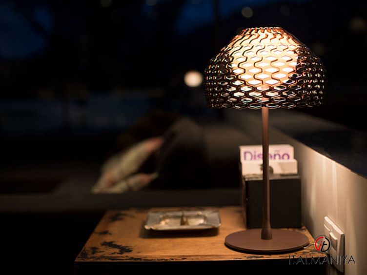 Фото 1 - Настольная лампа Tatou фабрики Flos из металла в современном стиле