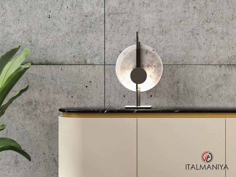 Фото 1 - Настольная лампа Solare фабрики Lenzi (производство Италия) из металла в современном стиле